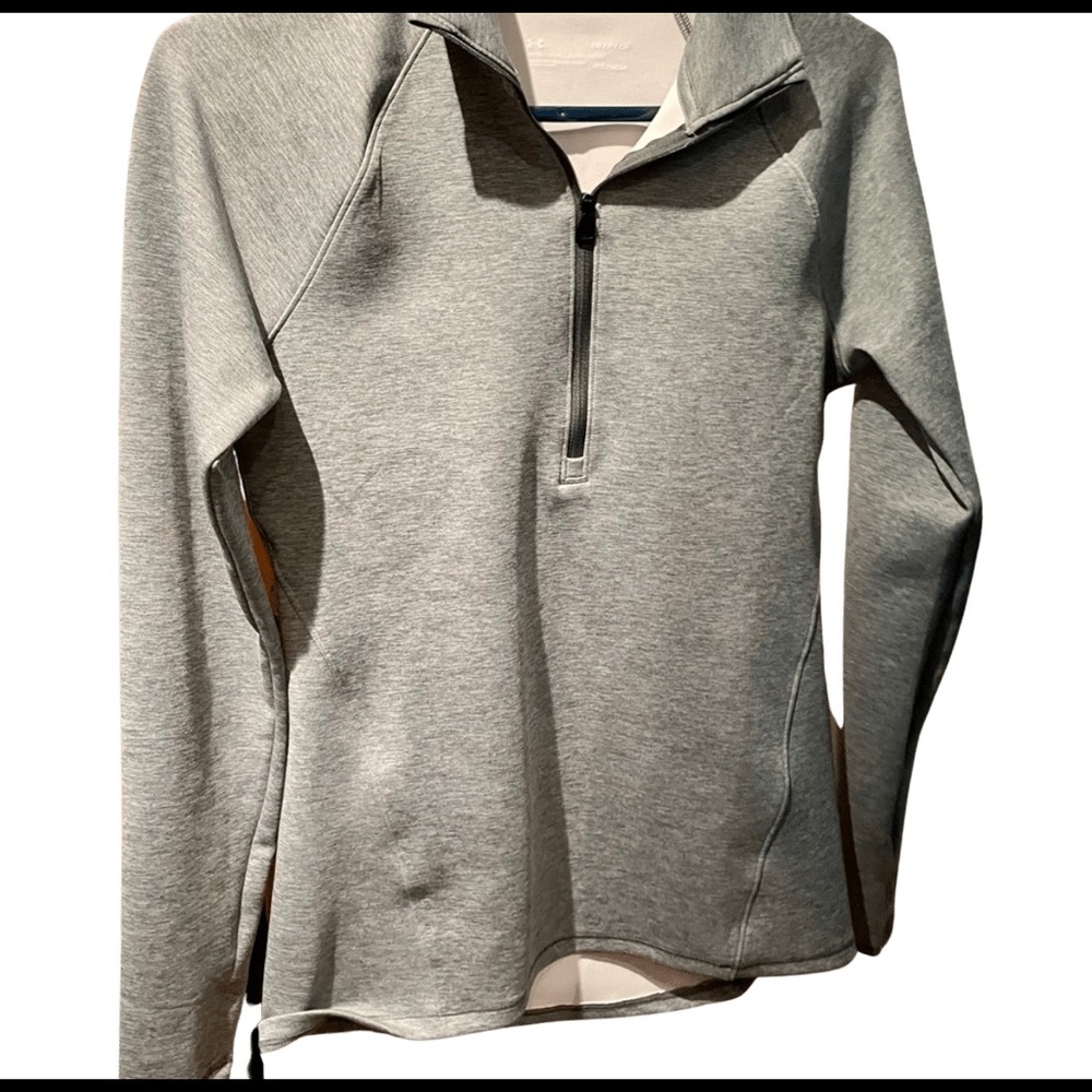 ✨ 3 items for 15% off bundle ✨ Under armour gray zip up sweater